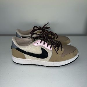 Jordan 1 Low Sherpa Fleece Size 7 Women’s